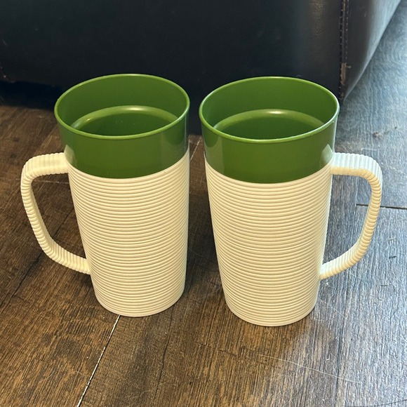 Raffiaware Other - 2 Vintage Thermo-Temp Raffiaware 6in Tall Mug Green Ivory Mallory Randall USA